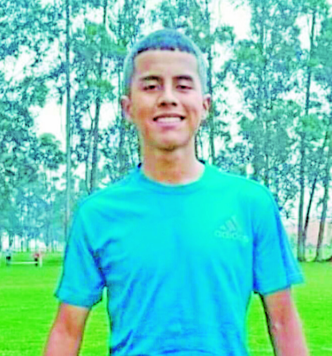 Condenan a dos hombres que asesinaron a joven en medio de un hurto 1 Condenan a dos hombres que asesinaron a joven en medio de un hurto El Juzgado 26 Penal del Circuito de Funciones de Conocimiento dictó una sentencia condenatoria de más de 49 años contra dos hombres implicados en el asesinato del joven Miller Stiven Falla, de 15 años, ocurrido el sábado 1 de abril de 2022 en medio de un hurto, cuando el joven se encontraba en compañía de unas amigas en la vía pública de la localidad de Kennedy.