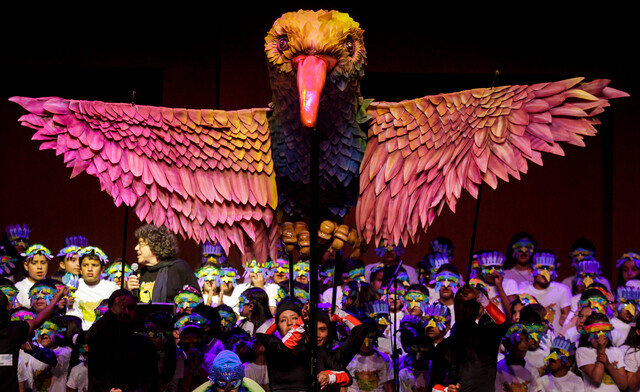 Por esta razón el teatro es esencial para los niños Aunque el teatro es una forma de entretenimiento, es considerado también una fuerte herramienta para el desarrollo de los niños.