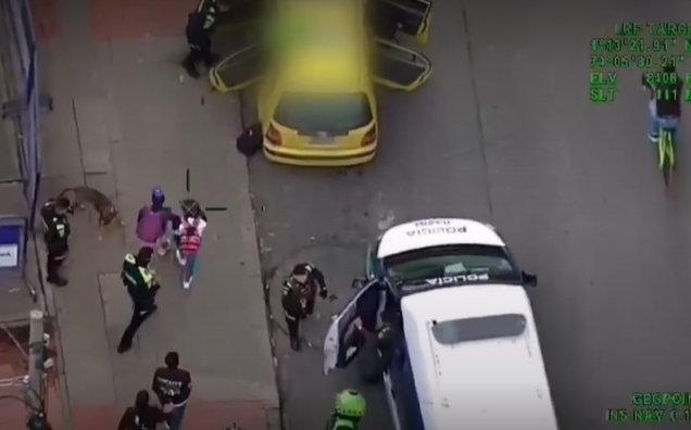 Agarran a sujetos que robaron a conductor de un camión repartidor de gaseosa 1 Agarran a sujetos que robaron a conductor de un camión repartidor de gaseosa Con ayuda del Halcón de la Policía lograron dar con el paradero de los delincuentes en Suba.