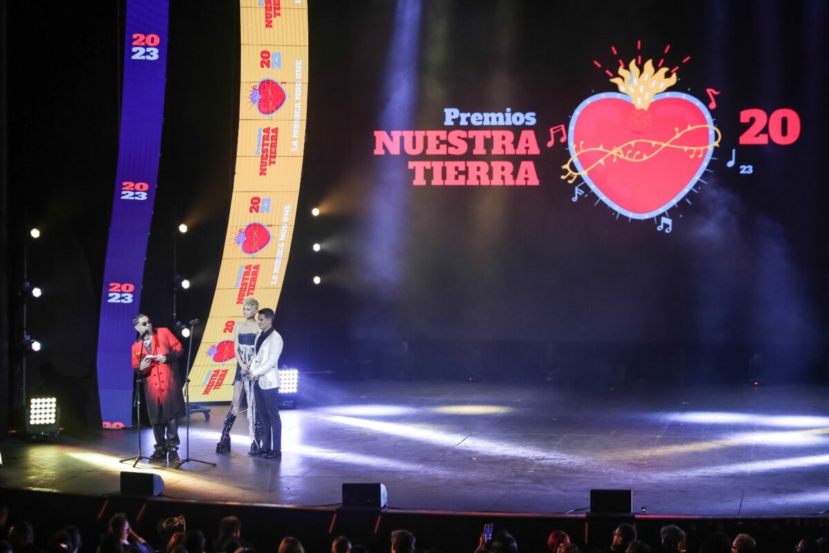 ¡Así será la entrega de los premios Nuestra Tierra! Se conocen detalles de los invitados a los premios Nuestra Tierra y los cantantes que alegrarán la gala con su música. Les contamos