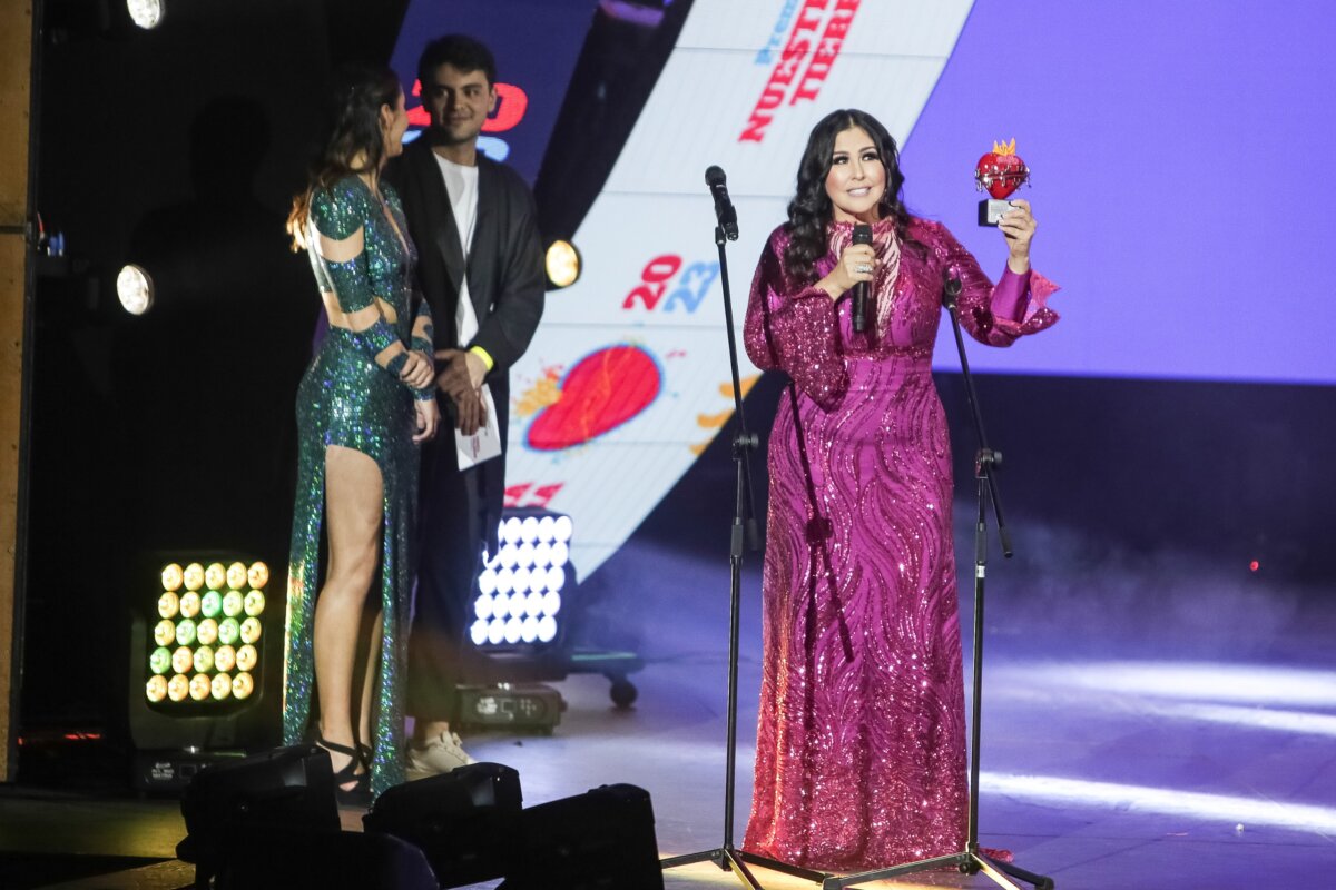 ¡Así será la entrega de los premios Nuestra Tierra! Se conocen detalles de los invitados a los premios Nuestra Tierra y los cantantes que alegrarán la gala con su música. Les contamos
