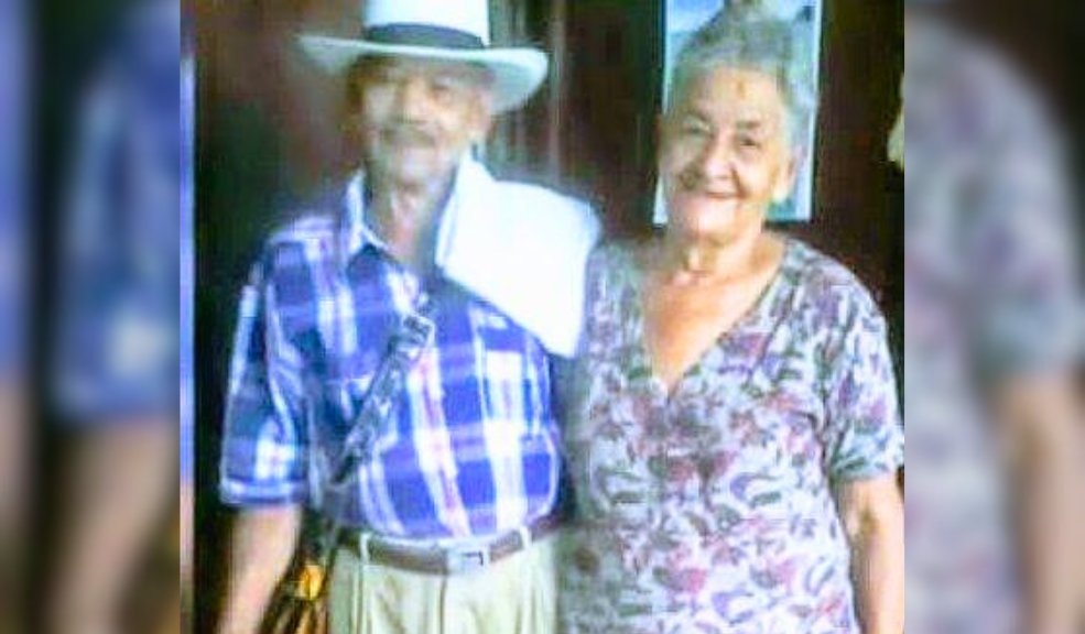 ¡Conmovedor! Estuvieron casados 65 años y fallecieron el mismo día, a la misma hora Familiares y amigos se reunieron en la casa donde vivieron por más de seis décadas para despedir a esta pareja, demostrando que su amor era tan profundo que no podían estar separados, ni en vida ni en la muerte.