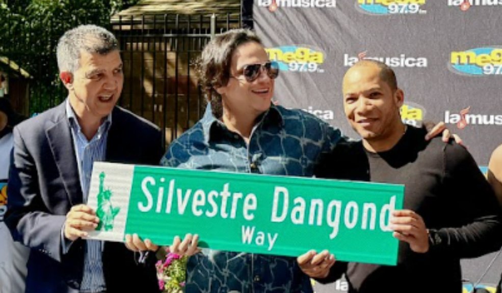 ¡Silvestreet en Nueva York! ¡Silvestre Dangond tiene su propia calle en Nueva York!