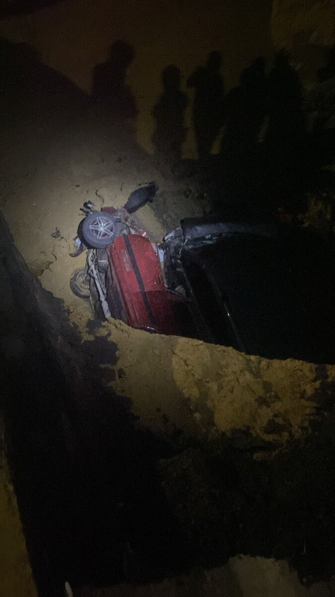 ¡Tragedia! Colapso de puente en Barranquilla deja 4 muertos Cuatro personas murieron y tres más resultaron heridas luego del colapso de un tramo del puente que comunica a Barranquilla con el municipio de Soledad, en la calle 30, vía al aeropuerto Ernesto Cortissoz.
