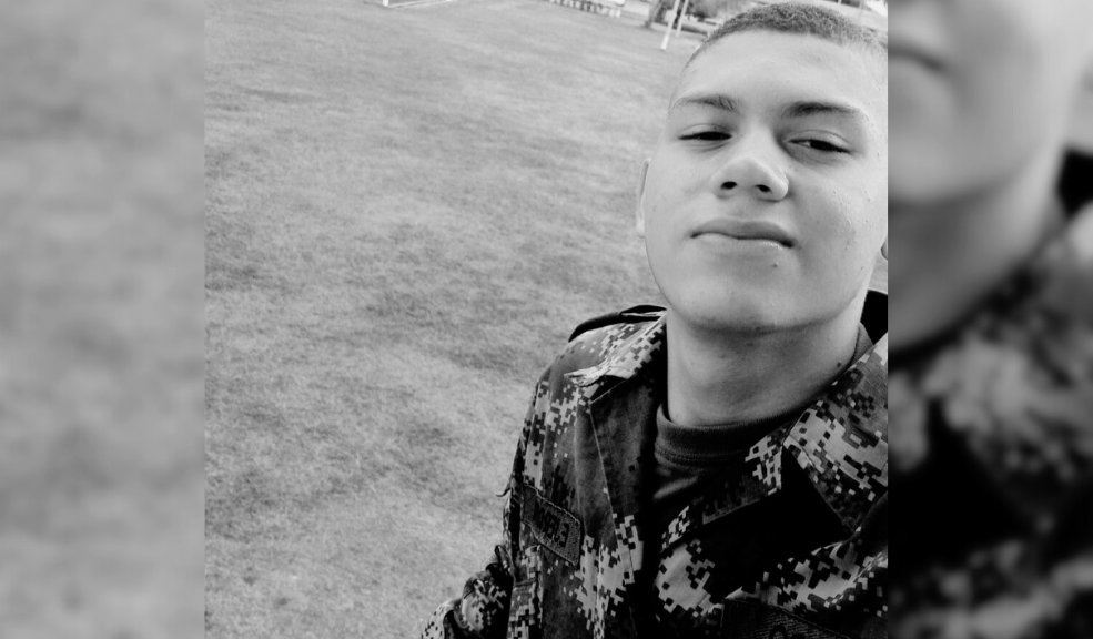 “Había seis tiros más de fusil”: padres de soldado muerto en batallón aseguran que lo mataron La madre del militar aseguró que en la escena del crimen encontraron un detalle, el cual sería clave para esclarecer la muerte de su hijo.