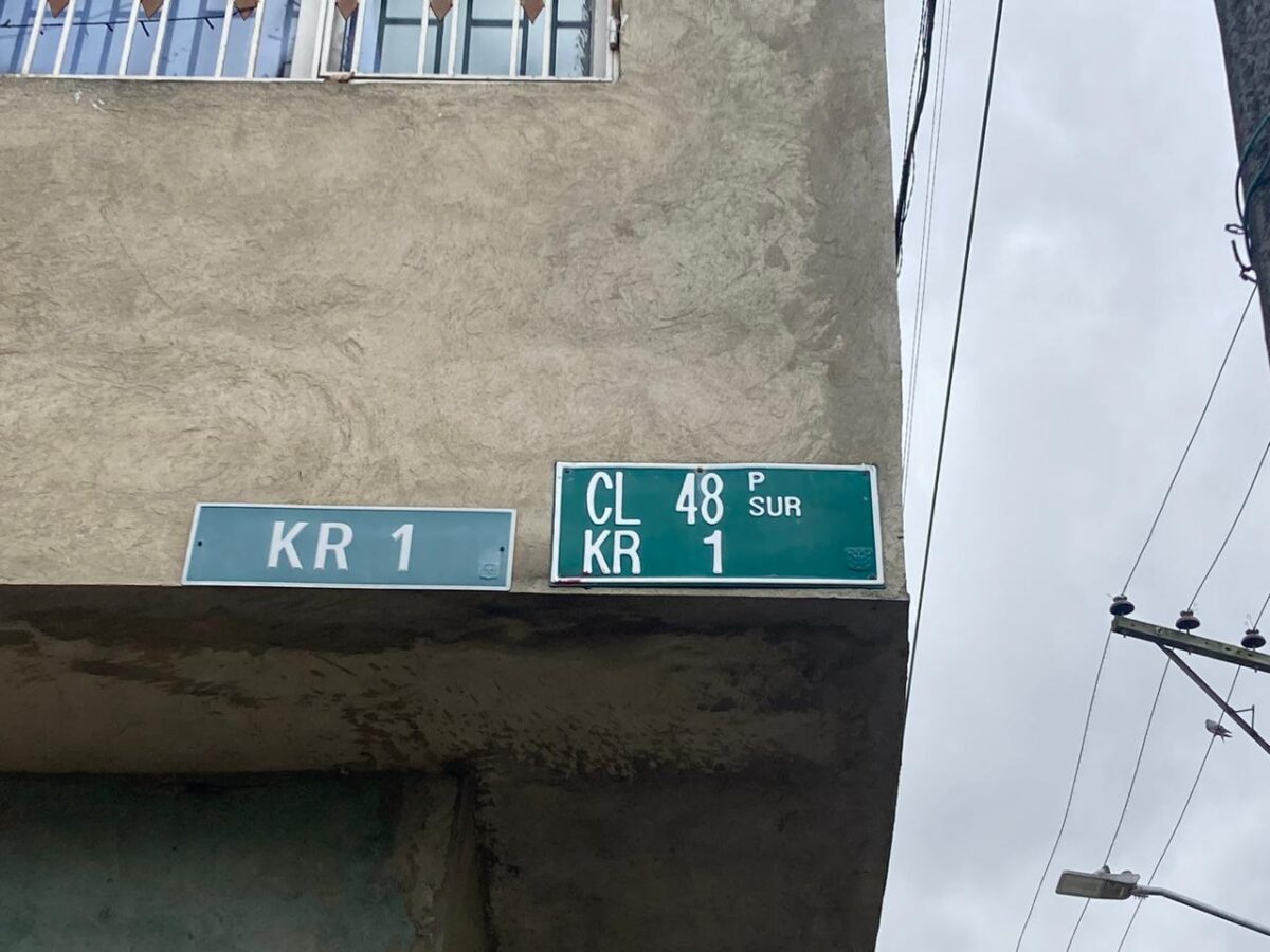 A Brandon lo apuñalaron en medio de un hurto en Rafael Uribe 1 A Brandon lo apuñalaron en medio de un hurto en Rafael Uribe En el barrio Diana Turbay, cerca de la Piedra de los Enamorados, un joven de tan solo 18 años fue apuñalado durante un hurto en la noche del sábado. Aunque la víctima fue trasladada a un centro de salud, lamentablemente falleció en la mañana del domingo.