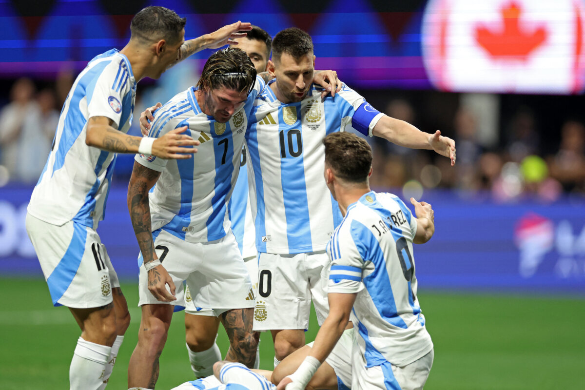 Lionel Messi frente a James Rodríguez, el duelo de cracks en la final de la Copa Lionel Messi contra James Rodríguez. La magia en la final de la Copa América depende de estos dos números 10, que llegan al momento clave en situaciones opuestas.