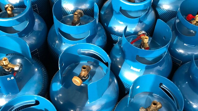 Aprueban subsidio del 70% para conexión de gas en hogares vulnerables En un paso histórico hacia la transición energética y la mejora de la calidad de vida, el Congreso de la República aprobó esta semana una ley que garantiza un subsidio del 70% para la conexión e instalación interna de gas natural en hogares de interés social y prioritario.