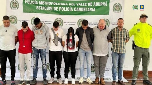Así operaba la red criminal que enviaba cocaína de Colombia a Estados Unidos Nueve presuntos integrantes de una red dedicada a enviar clorhidrato de cocaína en lanchas rápidas con destino a Estados Unidos y países de Centroamérica fueron capturados por las autoridades. La red también es señalada de abastecer los expendios de estupefacientes en Antioquia.