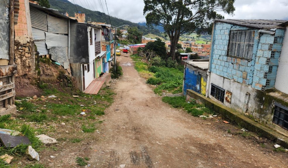 Ataque a bala dejó sin vida a una mujer en San Cristóbal Una de las destruidas casas de la invasión aledaña al barrio Villa Diana (San Cristóbal) fue testigo del crimen de una mujer de aproximadamente 30 años, en la noche del miércoles.