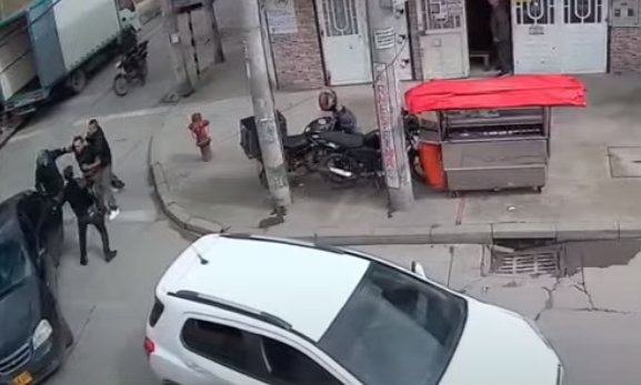 Autoridades investigan presunto robo de un furgón en Fontibón Agentes de la Policía investigan el presunto secuestro de un comerciante en la localidad de Fontibón, el cual ocurrió en la tarde del pasado viernes.