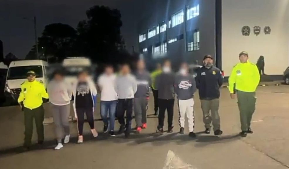Duro golpe a banda criminal que comercializaba medicamentos alterados en Bogotá Las autoridades capturaron a siete delincuentes señalados de comercializar ilegalmente medicamentos formulados para personas con enfermedades terminales en la capital y en el municipio de Soacha.