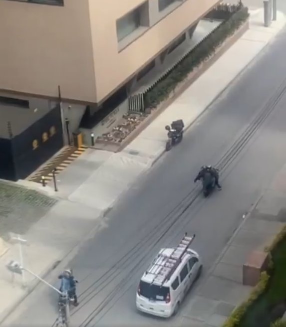 Última Hora: Balacera en el norte de Bogotá 1 Última Hora: Balacera en el norte de Bogotá Según la Policía Metropolitana de Bogotá, al parecer se trataría de un fleteo.