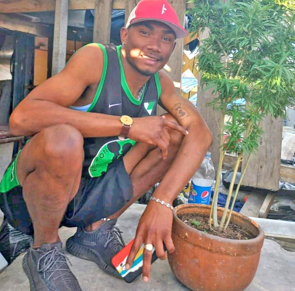 Balearon a Kevin a las afueras de su casa en San Cristóbal 1 Balearon a Kevin a las afueras de su casa en San Cristóbal Poco antes de las 10 de la mañana de este jueves, en la localidad de San Cristóbal se presentó un homicidio. Un joven de 23 años fue baleado cuando salía de su vivienda, en el barrio Moralba.