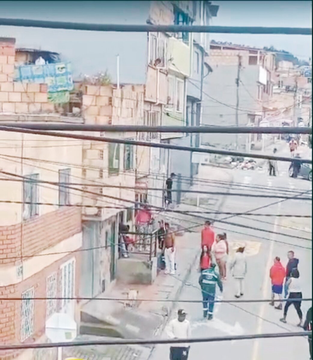 Balearon a Kevin a las afueras de su casa en San Cristóbal 2 Balearon a Kevin a las afueras de su casa en San Cristóbal Poco antes de las 10 de la mañana de este jueves, en la localidad de San Cristóbal se presentó un homicidio. Un joven de 23 años fue baleado cuando salía de su vivienda, en el barrio Moralba.