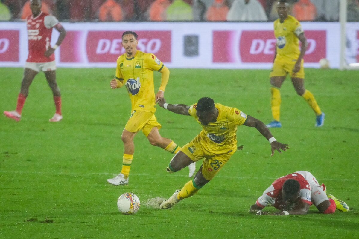 Bucaramanga consiguió su primera estrella en el fútbol profesional colombiano El título del fútbol profesional colombiano, se definió por cobros desde el punto penal. Bucaramanga, por primera vez en 75 años, campeón.