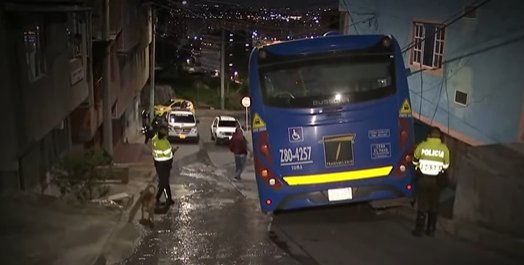 Bus del Sitp se estrelló contra vivienda de Ciudad Bolívar Vuelve y juega. Nuevamente, un bus del Sitp es protagonista de un fuerte choque contra una vivienda ubicada en Ciudad Bolívar. Al parecer, el siniestro se habría presentado por una falla mecánica.