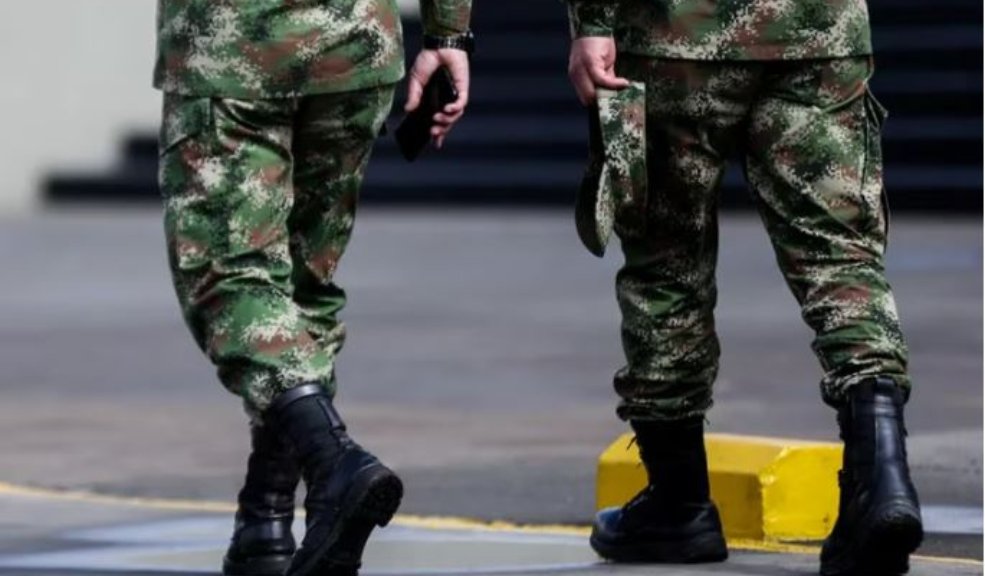 Capitán del Ejército denuncia brutal agresión por parte de un militar activo 1 Capitán del Ejército denuncia brutal agresión por parte de un militar activo Una miembro del Ejército denunció que fue agredida por un capitán de la misma entidad. El sujeto sería su expareja sentimental.