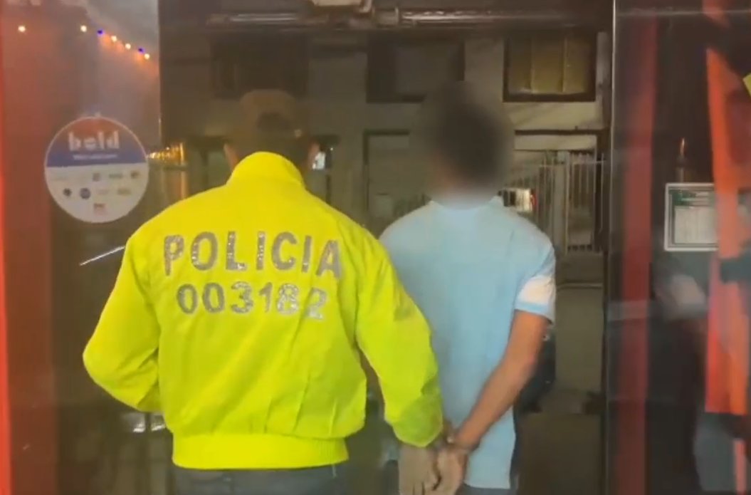 Capturan a un hombre señalado de intento de feminicidio El pasado 13 de mayo, en La Mesa (Cundinamarca) el hombre habría agredido a su pareja sentimental con un cuchillo de cocina. La mujer ya había solicitado medida de protección, pero denuncia que en el municipio no la se la dieron.