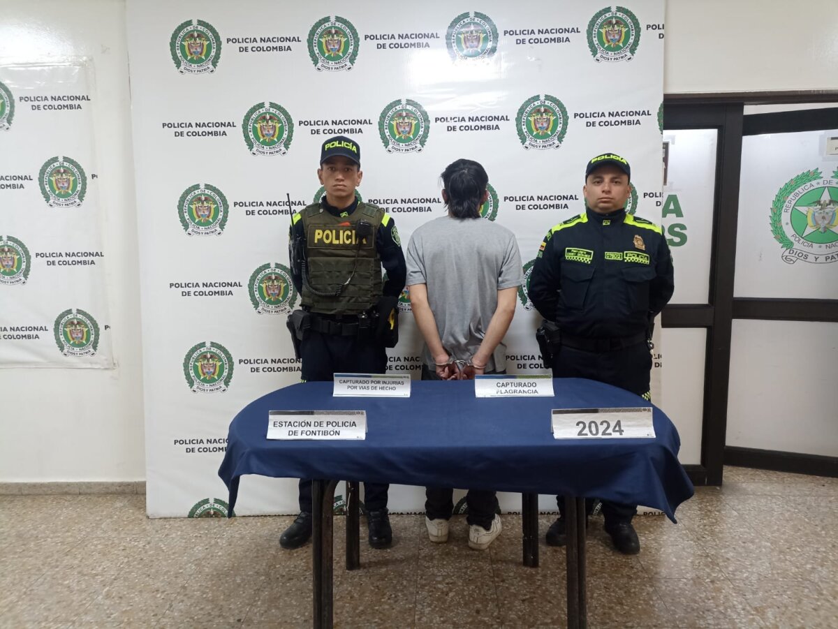 Capturan a sujeto señalado de tocar indebidamente a mujeres y niñas en ciclorruta Uniformados adscritos a la Estación de Policía Fontibón atraparon a un sujeto que presuntamente estaba tocado de forma inapropiada a niñas y mujeres.