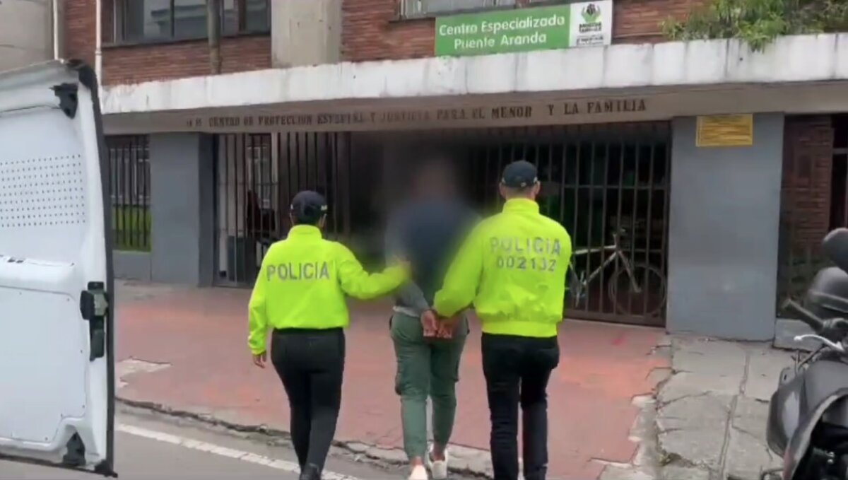 Capturan a sujeto señalado de violar a una menor de 11 años en Bogotá 1 Capturan a sujeto señalado de violar a una menor de 11 años en Bogotá La Policía capturó a un sujeto que presuntamente violó a una niña de 11 años en el año 2022.