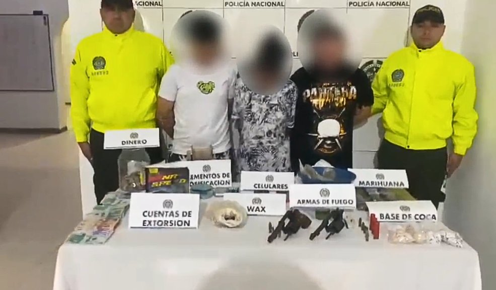 Capturaron a 3 sujetos por tráfico de wax; potente droga en forma de cera 1 Capturaron a 3 sujetos por tráfico de wax; potente droga en forma de cera En un operativo, los agentes de la Seccional de Investigación Criminal lograron la captura de tres individuos en el municipio de Tocaima por el tráfico de una potente drogada derivada de la marihuana conocida como wax.