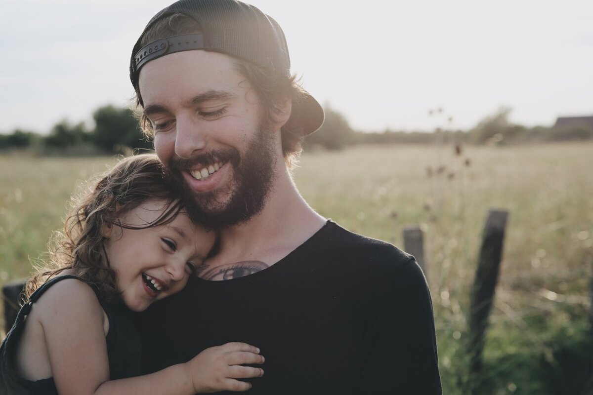 Claves para ser un padre presente en la vida de sus hijos 1 Claves para ser un padre presente en la vida de sus hijos Le contamos cuáles son las consecuencias que puede sufrir un menor al no tener una figura presente en su vida.