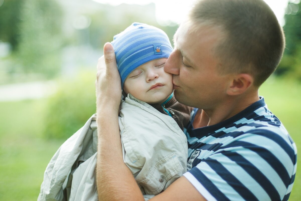 Claves para ser un padre presente en la vida de sus hijos 2 Claves para ser un padre presente en la vida de sus hijos Le contamos cuáles son las consecuencias que puede sufrir un menor al no tener una figura presente en su vida.
