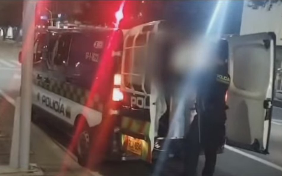 Comunidad linchó a presunto ladrón en Salitre: sujeto pretendía robar un celular Después de la golpiza, el presunto ladrón fue entregado a las autoridades.