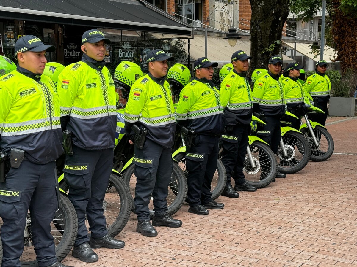 Copa América: Refuerzan la seguridad en zonas de gastrobares 1 Copa América: Refuerzan la seguridad en zonas de gastrobares En Bogotá hay más de 400 gastrobares que, durante la Copa América, esperan aumentar sus ventas en un 25%. Para ello, la Policía Metropolitana reforzará la seguridad de varias zonas de la ciudad para que los aficionados puedan disfrutar en paz.