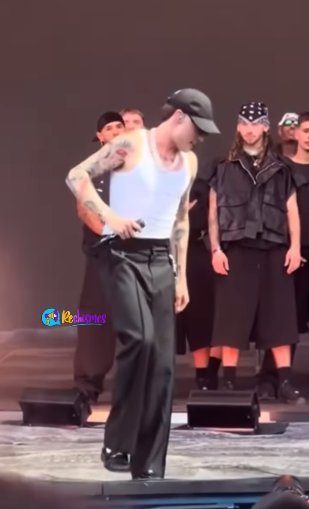 EN VIDEO: Peso Pluma se fracturó el pie en pleno concierto Peso Pluma sufrió una lesión cuando se presentaba en Nueva York. Aquí está el video.