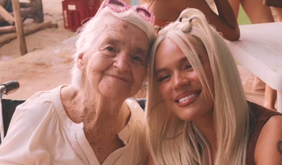 EN VIDEO: ¡Qué belleza! Inesita tuvo emotivo encuentro con Karol G y sale en su nuevo video La popular abuelita Inesita también montó por primera vez en avión y conoció el mar.