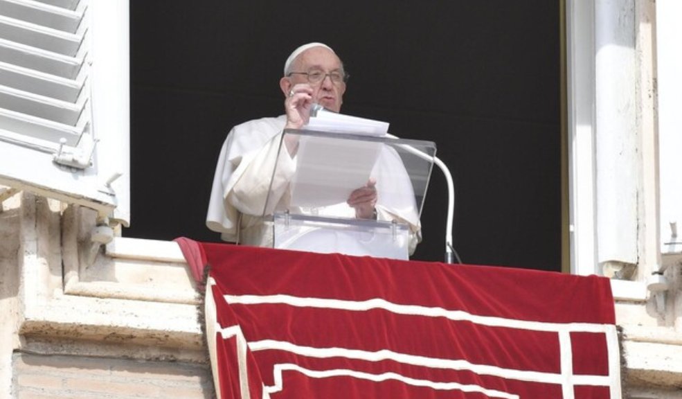El Papa pide a sacerdotes tener una iglesia de “puertas abiertas” En la ceremonia que ha presidido en la basílica de San Pedro del Vaticano, ante más de 5.500 fieles y en presencia de una delegación del Patriarcado de Constantinopla, el Papa ha instado a que "en vísperas del año jubilar" la iglesia se detenga a pensar ante "la imagen de la puerta".