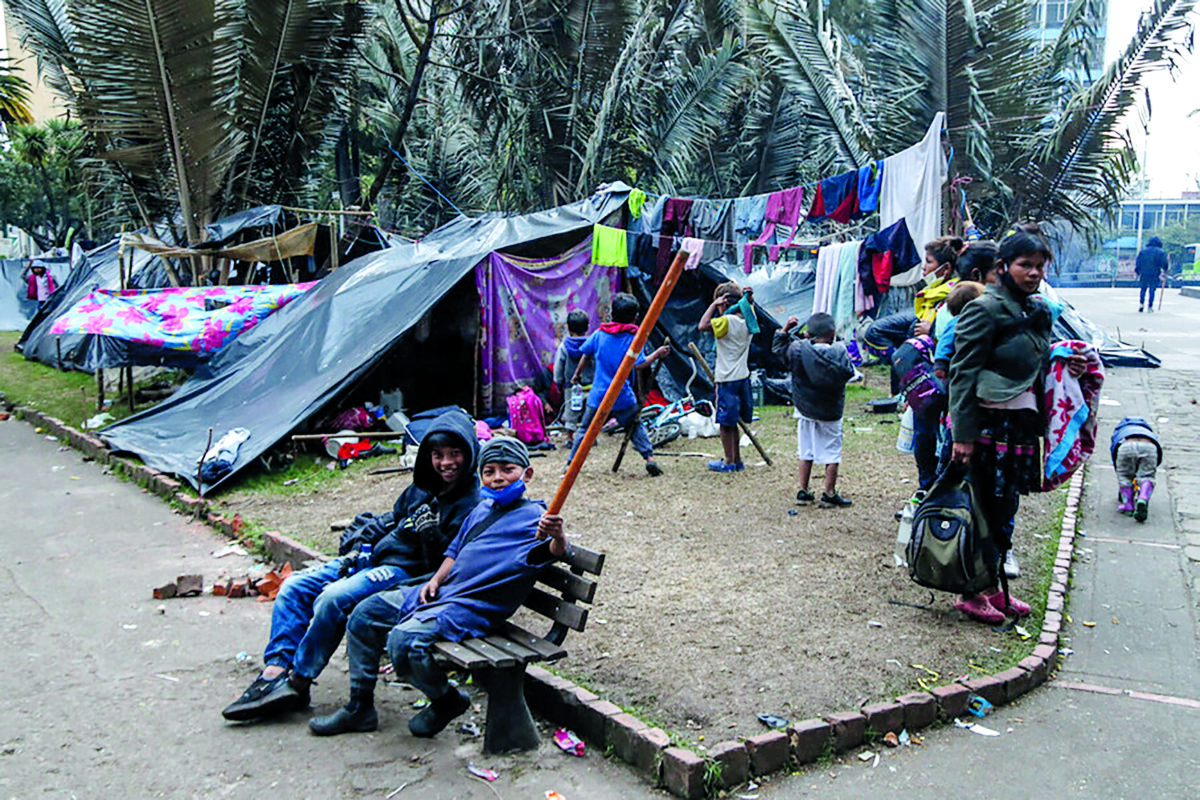 El drama de los indígenas en el Parque Nacional 2 El drama de los indígenas en el Parque Nacional La muerte de una menor indígena de 3 meses de edad en el parque Nacional este fin de semana, volvió a encender las alarmas sobre la grave problemática que están viviendo las comunidades Emberá Katío y Chamí, asentadas en este lugar.