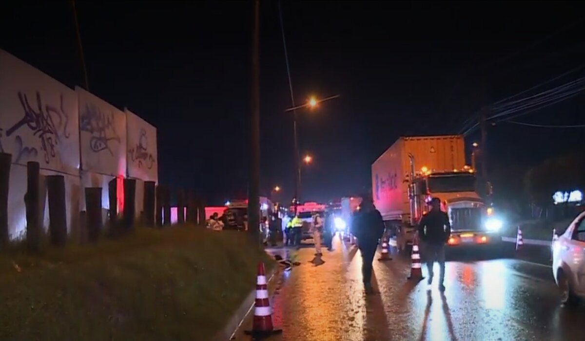 Ella era Karen, la víctima fatal del accidente en la vía Sibaté-Soacha Karen Martínez, una joven de 20 años, fue la víctima fatal de un accidente de tránsito ocurrido en la madrugada del viernes en la vía principal que conduce del municipio de Sibaté a Soacha (Cundinamarca).