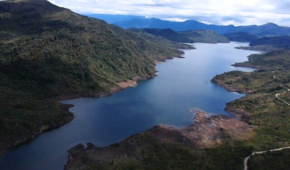 Embalses de Chingaza alcanzan el 40% de su capacidad Este martes Acueducto Y Alcantarillado de Bogotá los embalses del Sistema Chingaza alcanzaron el 40% de su capacidad.
