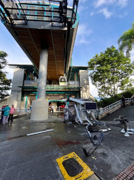 Este es el hombre que murió tras caída de cabina del Metrocable Las otras diez personas que estaban en la cabina fueron llevadas a diferentes centros médicos y, según las autoridades, se encuentran fuera de peligro.