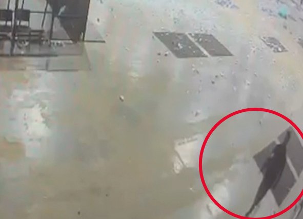 Estos son los videos que revelan los últimos minutos de vida de Carlos David Ruiz en Corferias 1 Estos son los videos que revelan los últimos minutos de vida de Carlos David Ruiz en Corferias Por fin se conocieron los videos de las cámaras de seguridad de Corferias que revelan lo sucedido antes de la muerte del joven Carlos David Ruiz.