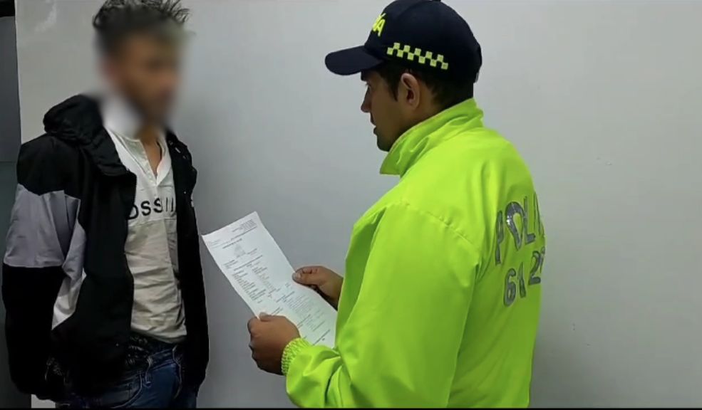 Extranjero cayó por homicidio y hurto en TransMilenio La Policía Metropolitana de Bogotá capturó en las últimas horas a un extranjero que le quitó la vida a un joven por hurtarle su celular. Los cómplices son buscados por las autoridades.