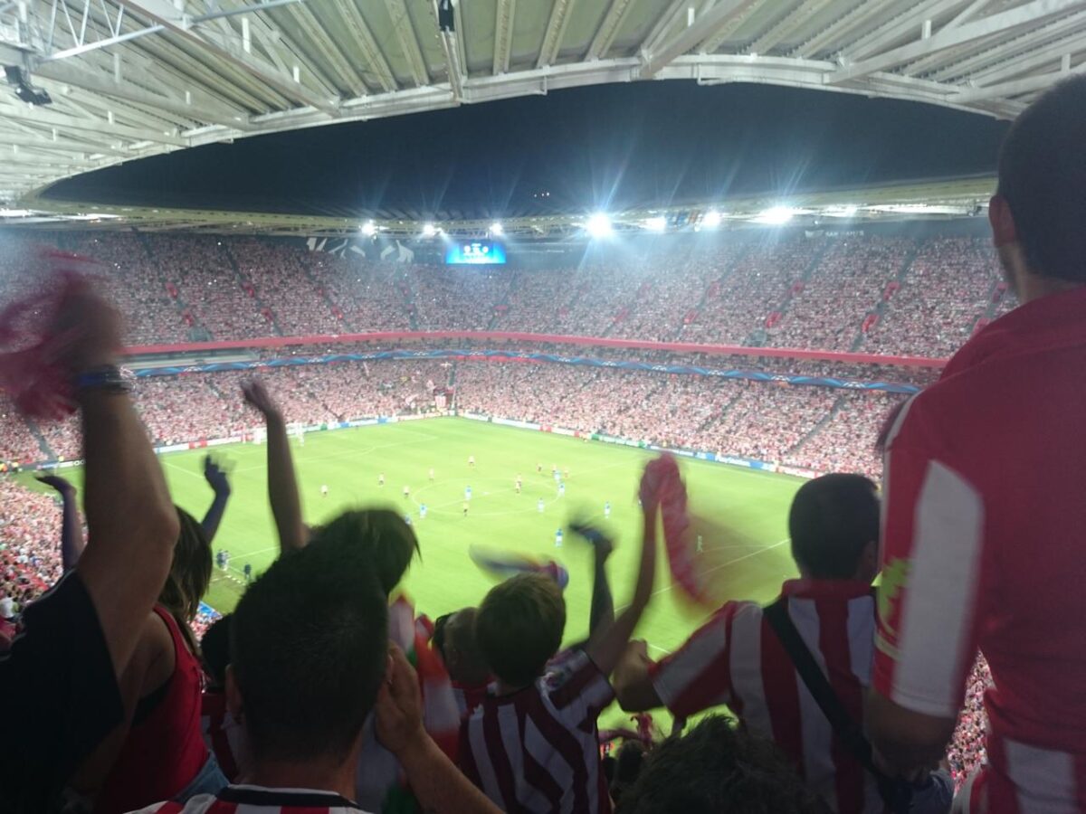 ¿Qué consume el colombiano cuando ve fútbol? Este estudio lo explica Por esta época, en la que se disputa la Copa América, se registra un amento en el consumo de plataformas digitales, tanto para ver los partidos, informarse y hasta pedir domicilio. Le cotamos.