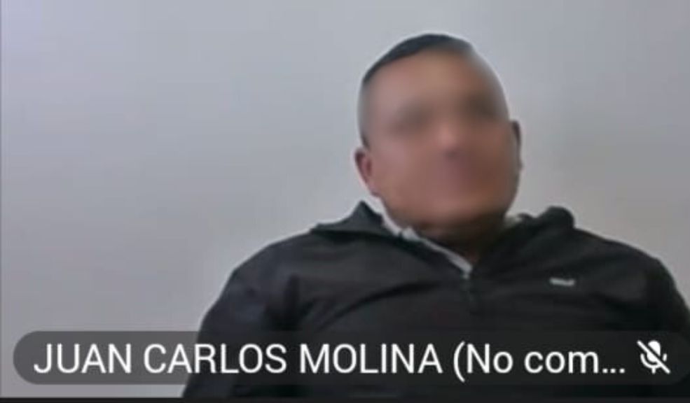 Familia clama justicia por el homicidio de Juan Camilo en Puente Aranda 3 Familia clama justicia por el homicidio de Juan Camilo en Puente Aranda La familia Juan Camilo Navarrete denuncia que el hombre presuntamente perdió la vida tras recibir un disparo por parte de un policía, el pasado lunes, en medio de un acto de intolerancia. El supuesto agresor fue capturado, pero los allegados esperan que el caso no quede impune.