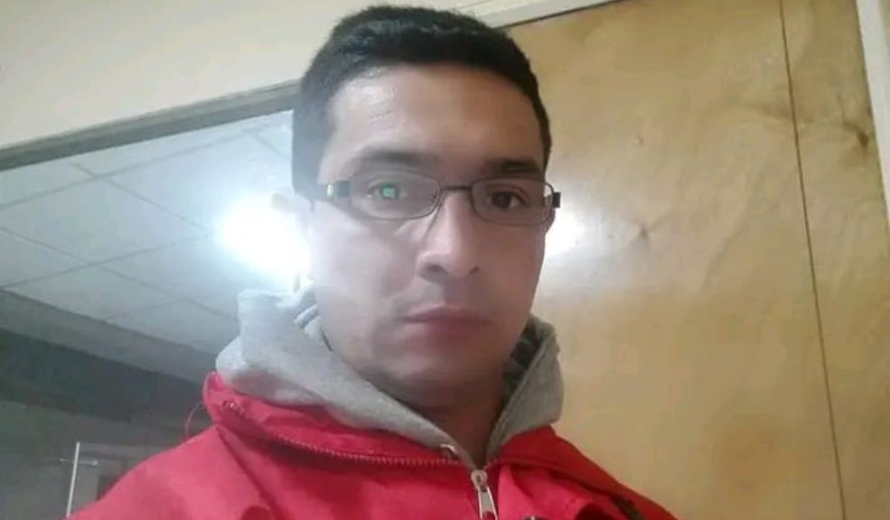Familia clama justicia por el homicidio de Juan Camilo en Puente Aranda 7 Familia clama justicia por el homicidio de Juan Camilo en Puente Aranda La familia Juan Camilo Navarrete denuncia que el hombre presuntamente perdió la vida tras recibir un disparo por parte de un policía, el pasado lunes, en medio de un acto de intolerancia. El supuesto agresor fue capturado, pero los allegados esperan que el caso no quede impune.