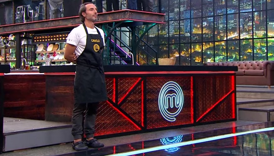 “Ganó Colombia”: Camilo Sáenz fue el primer eliminado de ‘MasterChef’ 1 “Ganó Colombia”: Camilo Sáenz fue el primer eliminado de ‘MasterChef’ El actor no logró impresionar a los jueces con su plato durante el reto de eliminación. En redes no lo bajan de petulante.