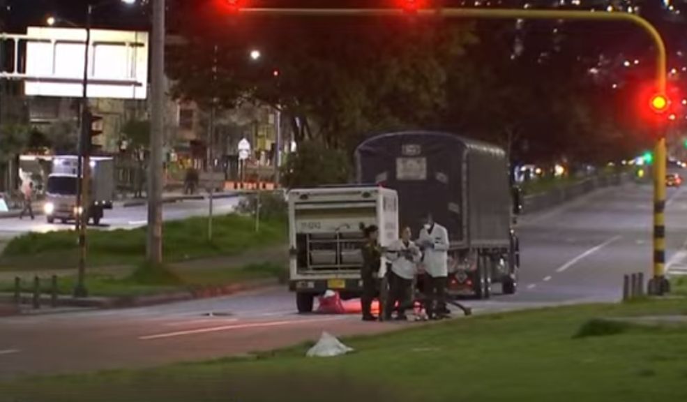 Grave accidente de tránsito dejó sin vida a un ciclista en Bosa 1 Grave accidente de tránsito dejó sin vida a un ciclista en Bosa Un joven ciclista perdió la vida tras chocar con un vehículo de carga en la localidad de Bosa, este jueves.