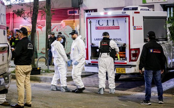 Asesinan a joven dentro de un bar de Patio Bonito 1 Asesinan a joven dentro de un bar de Patio Bonito A solo dos cuadras del CAI Patio Bonito de Kennedy, se presentó un hecho sicarial que cobró la vida de un joven de tan solo 27 años.