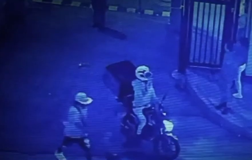 Hombre fue ultimado con arma blanca en Usaquén Un hombre fue atacado con arma blanca en la localidad de Usaquén. Aunque las autoridades persiguieron al presunto asesino, este logró escapar.