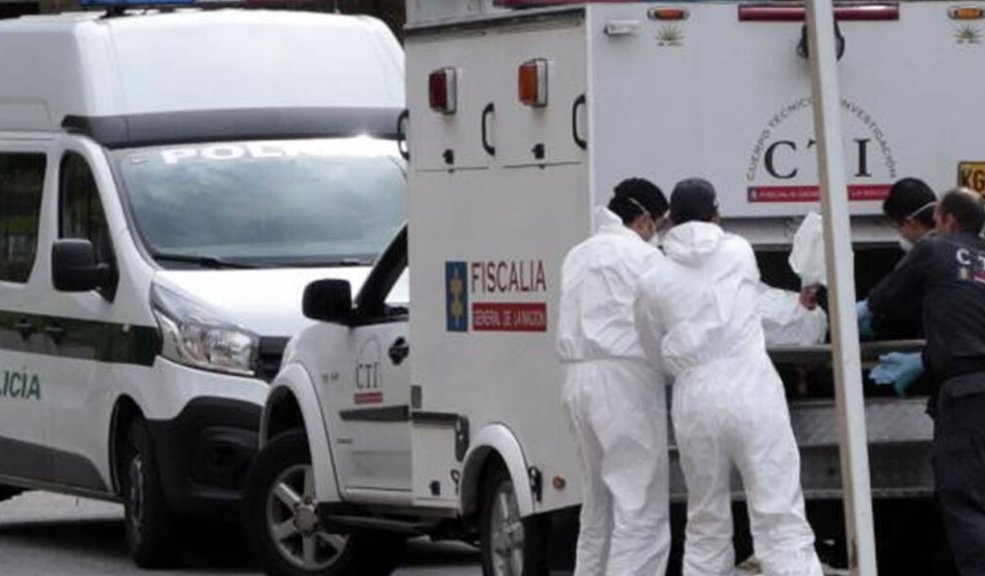 Hombre murió al caer de un techo mientras hacía unos trabajos en una bodega  Se trata de Raúl González Ocampo, de 53 años de edad quien realizaba unos trabajos en el techo de una bodega. Falleció al caer de las alturas el pasado martes, 25 de junio.