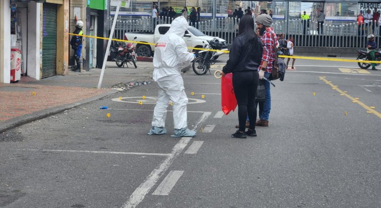 Hombre que agredía a su pareja sembró pánico en La Capuchina El sujeto agredía a su pareja sentimental y habitantes del lugar intervinieron para defenderla. Sin embargo, el hombre terminó hiriendo a tres testigos con arma blanca.