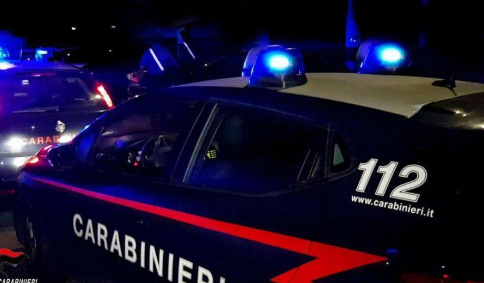 Hombre se presentó en una comisaría con el cadáver de su pareja en el maletero El cuerpo de la mujer, madre de dos niños, quedó acurrucado dentro del maletero del vehículo.