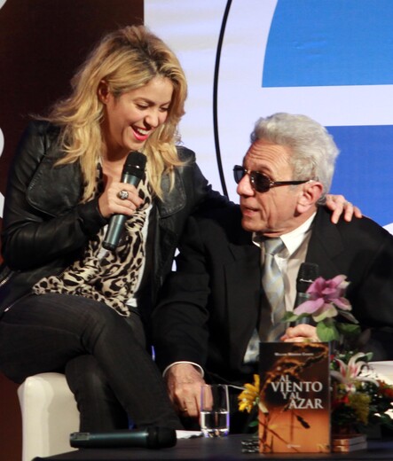 Hospitalizan de urgencia al papá de Shakira 1 Hospitalizan de urgencia al papá de Shakira William Mebarak, padre de Shakira, fue internado en la unidad de cuidados intensivos de la Clínica Iberoamericana, en Barranquilla.